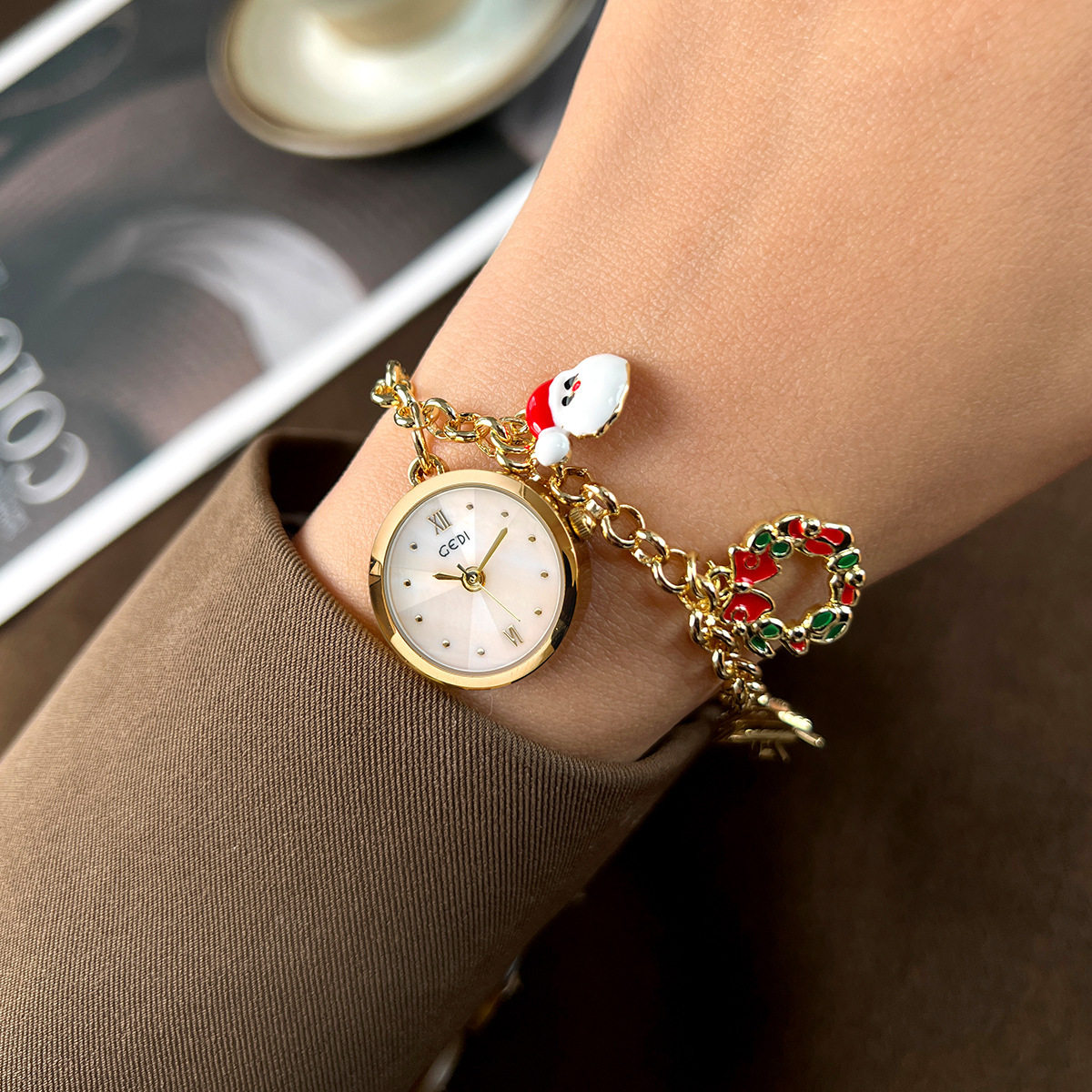 นาฬิกาข้อมือผู้หญิง ดีไซน์จี้ป - Ladies Fashion Watch บทวิจารณ์และราคา